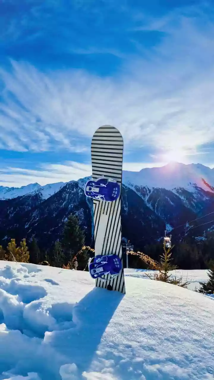 Where to Try Skiing and Snowboarding in India