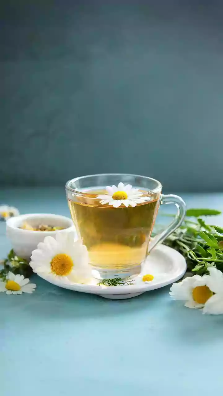 Caffeine-Free Sips: How Simple Herbal Infusions Keep Your Body Hydrated Long