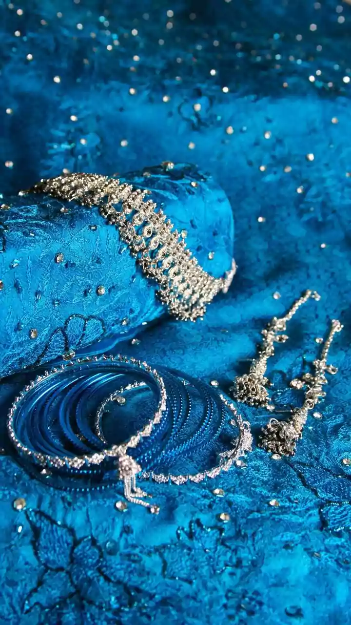 Gold Jewellery Shopping This Festive Season? Compare 22K And 24K First