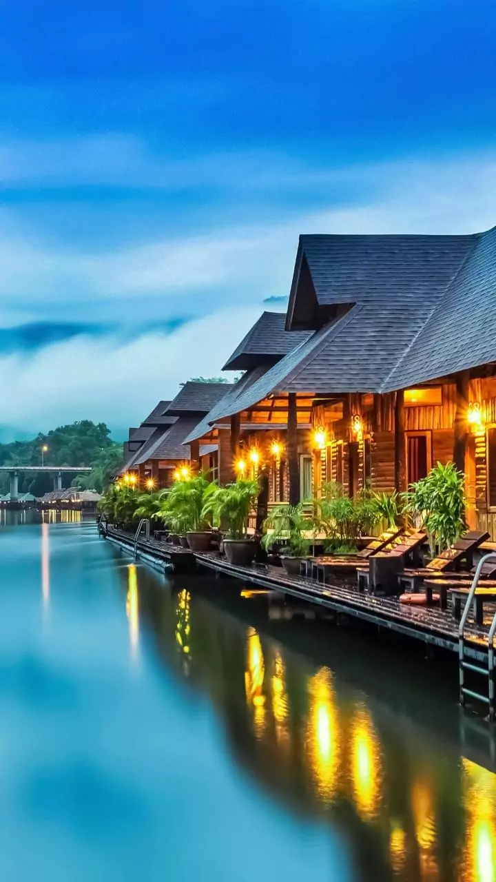 Warm-river winter spots offering calm and quiet air