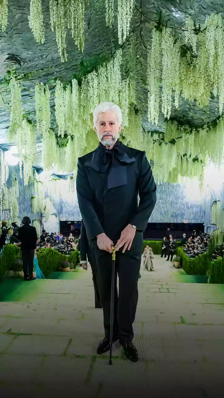 Por que Bad Bunny apareceu caracterizado como um octogenário no Met Gala 2026?