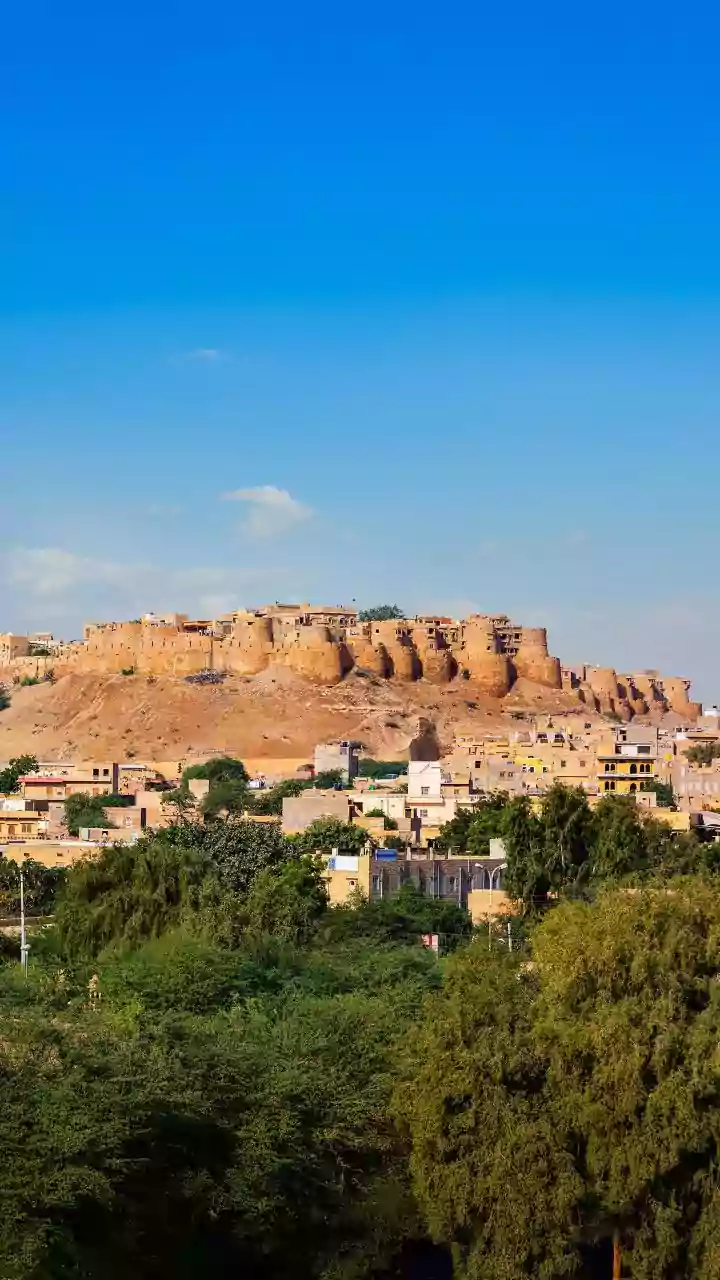 Holiday Rush Turns Jaisalmer Fort Into ‘Mini Mela’, Internet Jokes ‘Aau Ki Tickets Cancel Kar Du’ | Video