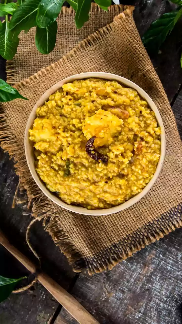 Adityanath offers 'khichdi' at Gorakhnath temple on Makar Sankranti