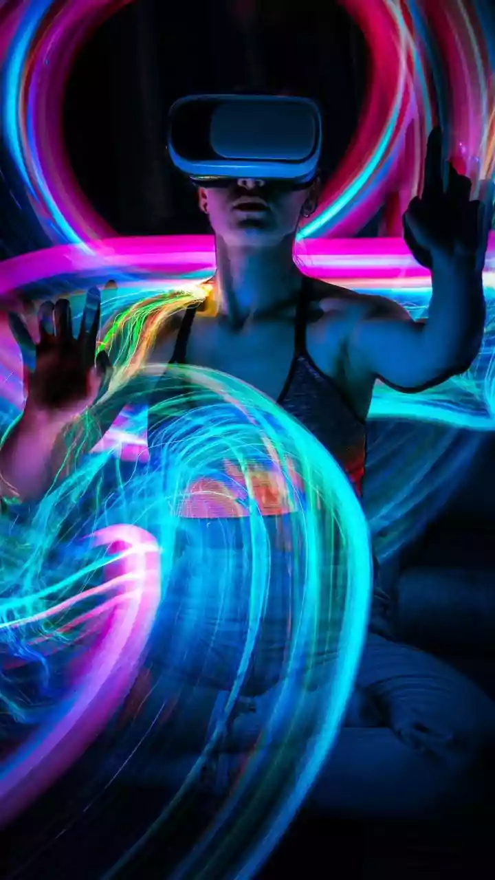 Understanding Sudden Eye Strain: How Blue-Light Exposure And Dry Air Silently Impact Urban Screen Users