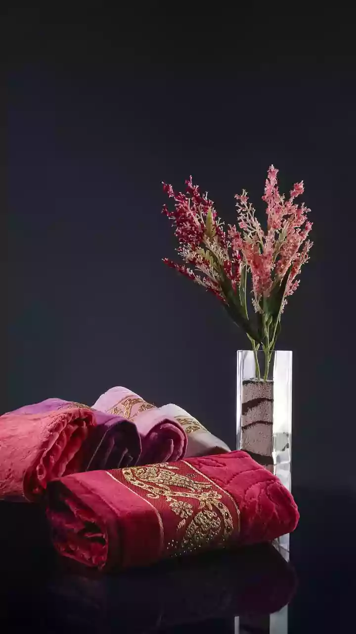 Flatmates Need to Coordinate Towels, Bedding and Everyday Clothes