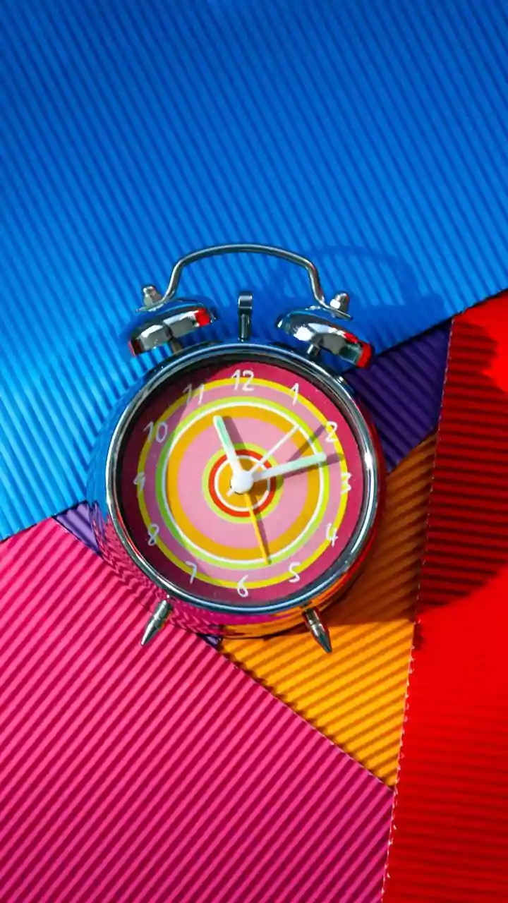 Time-Aware Categories Help Readers Avoid Choosing by Mood Alone