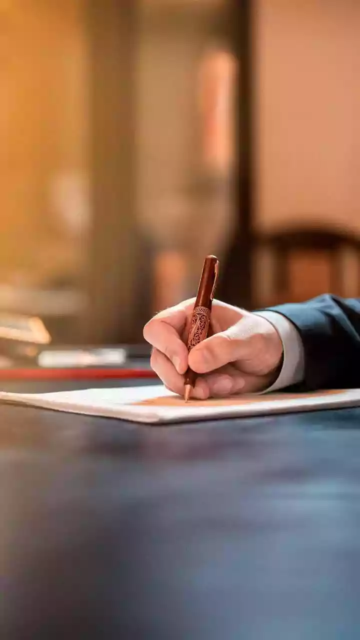 'Early Years Of Legal Practice Bring Uncertain Income': Allahabad HC Cuts Maintenance Payable By Lawyer