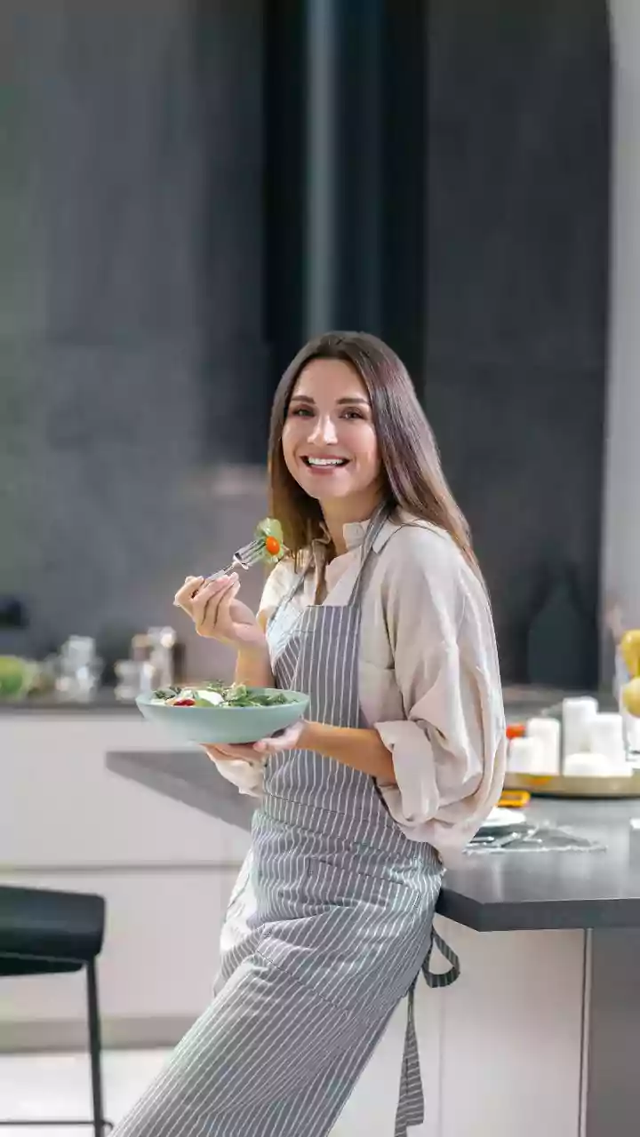Clean Eating Tips To Reset Your Gut And Avoid Bloating Before Heavy Festive Dining Begin