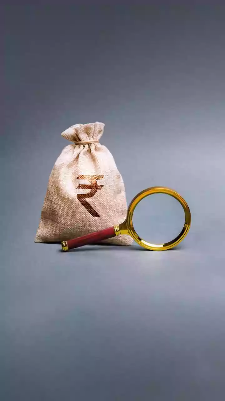 Rupee May Touch 92 This Month Amid India-US Trade Deal Delay, FPI Outflows, Debt Selling: Expert