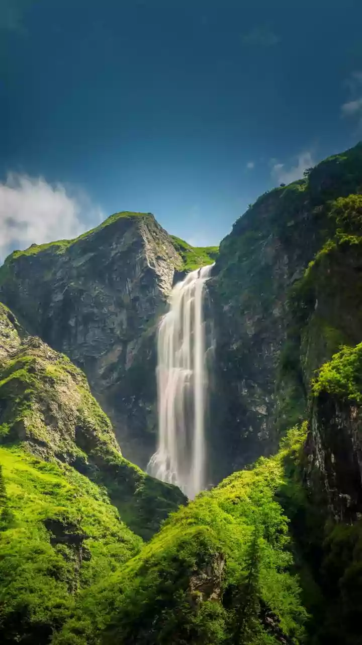 Why Bhandardara Hidden Waterfalls Attract Weekend Road-Trippers From Mumbai And Pune