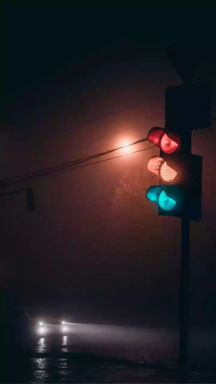 Dense fog, cold day conditions to persist in parts of UP; IMD issues red alert