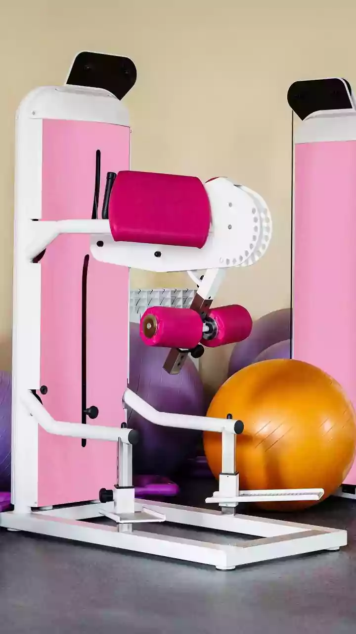 Urban Gyms Swap Exhausting HIIT Classes For Heart-Healthy Zone 2 Steady-State Rowing