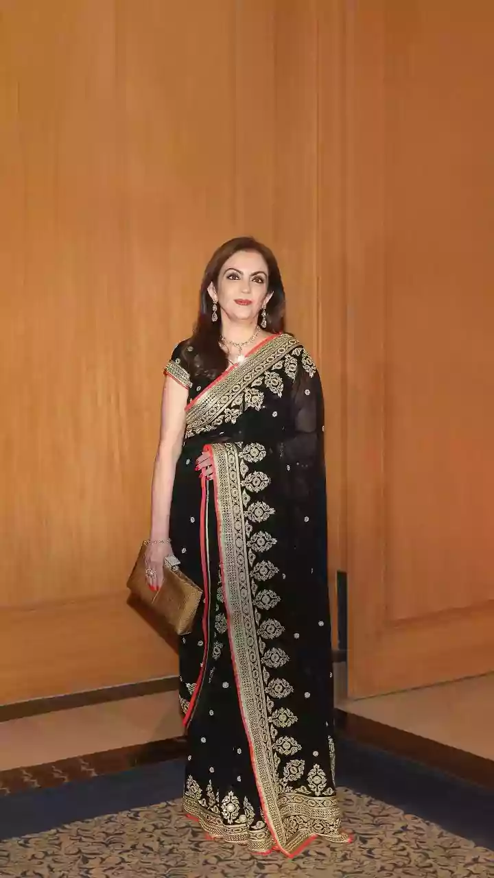 Nita Ambani Wows Classic Saree Look Paired With Banarasi Lace Blouse & Sculpted Earrings In Venice