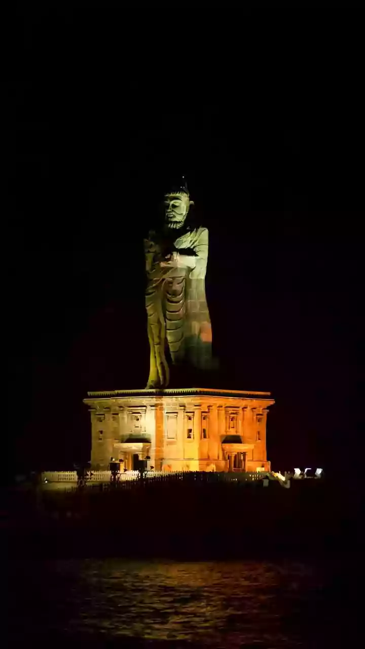 Siddaramaiah statue installed, removed before CM DK Shivakumar passes area