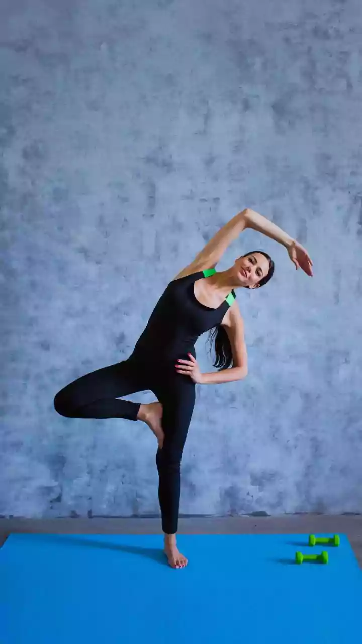 Want to master the standing windmill exercise? Some tips