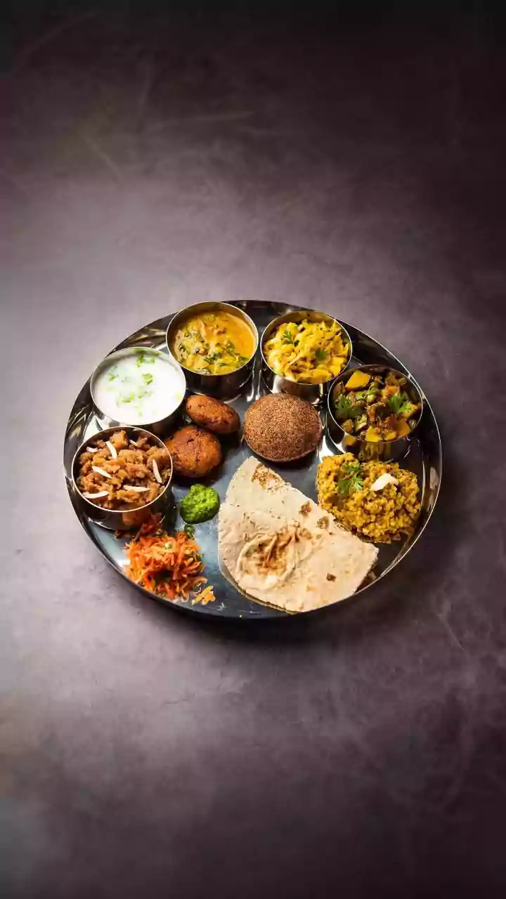 Foreign Traveler's Delight: Unpacking the Unexpected IRCTC Thali Experience on Indian Railways