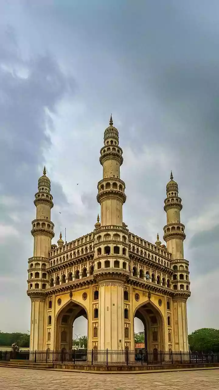 T''gana ushers in 2026 with grand celebrations, CM wishes Guv, HC Chief Justice