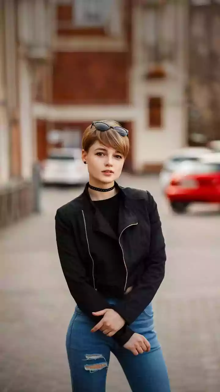 Haircut Revolt: Woman's Bold Change Sparks Outrage, Reddit Rallies in Support