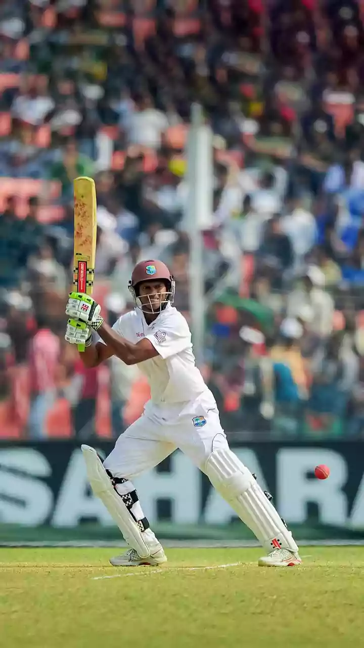 Great batters with unusual batting stances in cricket