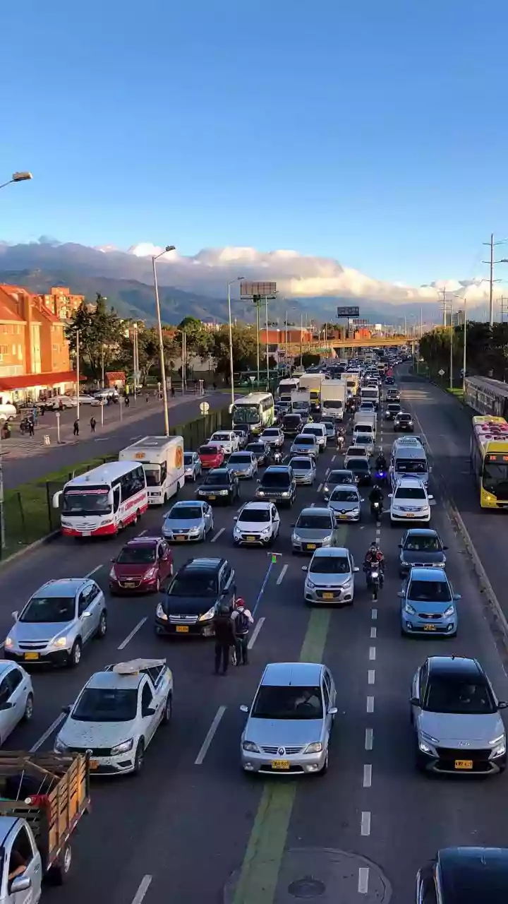 Why Indian Cities Rely On Scooters And Motorcycles To Tackle Heavy Peak-Hour Traffic