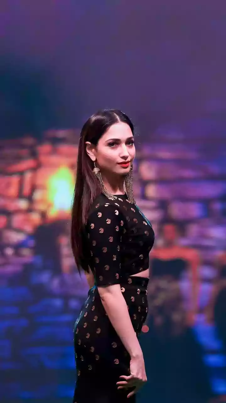 Mumbai BMC Elections 2026: Tamannaah Bhatia Arrives At Bandra Voting Booth With Parents; Manish Paul, Saba Pataudi, John Abraham, Suniel Shetty & O...