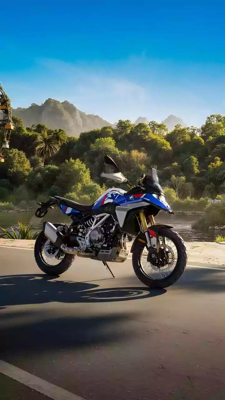 Ela fez de novo! BMW publica vídeo teaser de nova moto esportiva carenada
