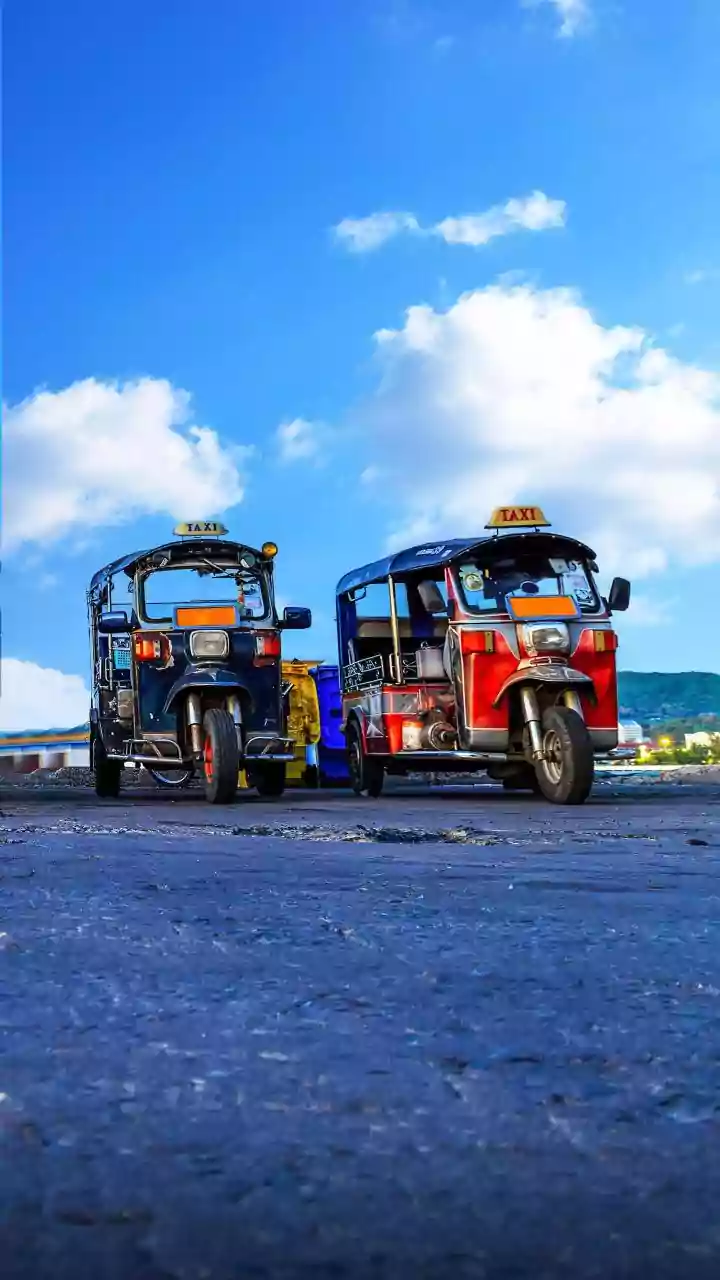 'I'm A Father & Brother Too': Bengaluru Auto Driver's Handwritten Note Makes Woman Feel Safe During Midnight Ride, Wins Hearts On Social Media | VI...