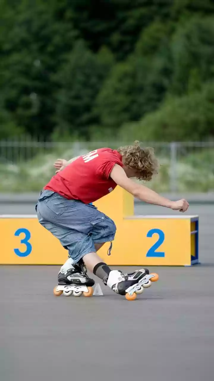 Speed skating v/s capoeira: Which builds stronger leg muscles?