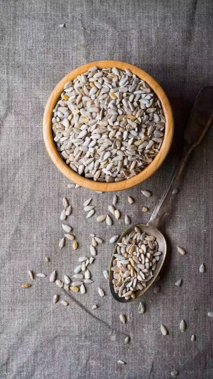 Sesame seeds v/s sunflower seeds: Which has more calcium?
