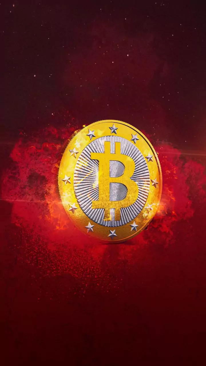 Bitcoin tops $71,900 as yields fall, Trump meets crypto executives
