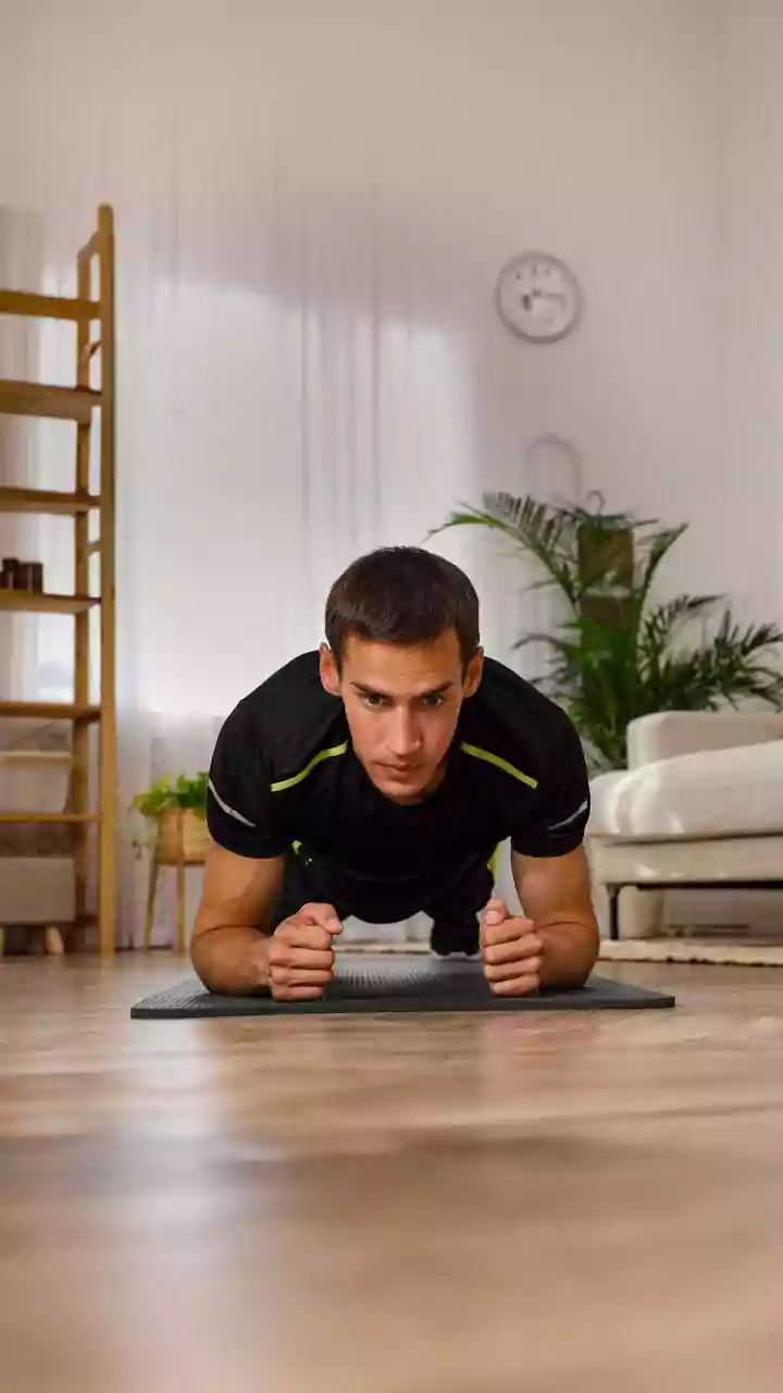 The 'Vacuum Belly' Trend: Understanding Its Safety, Risks, and Real Fitness Value