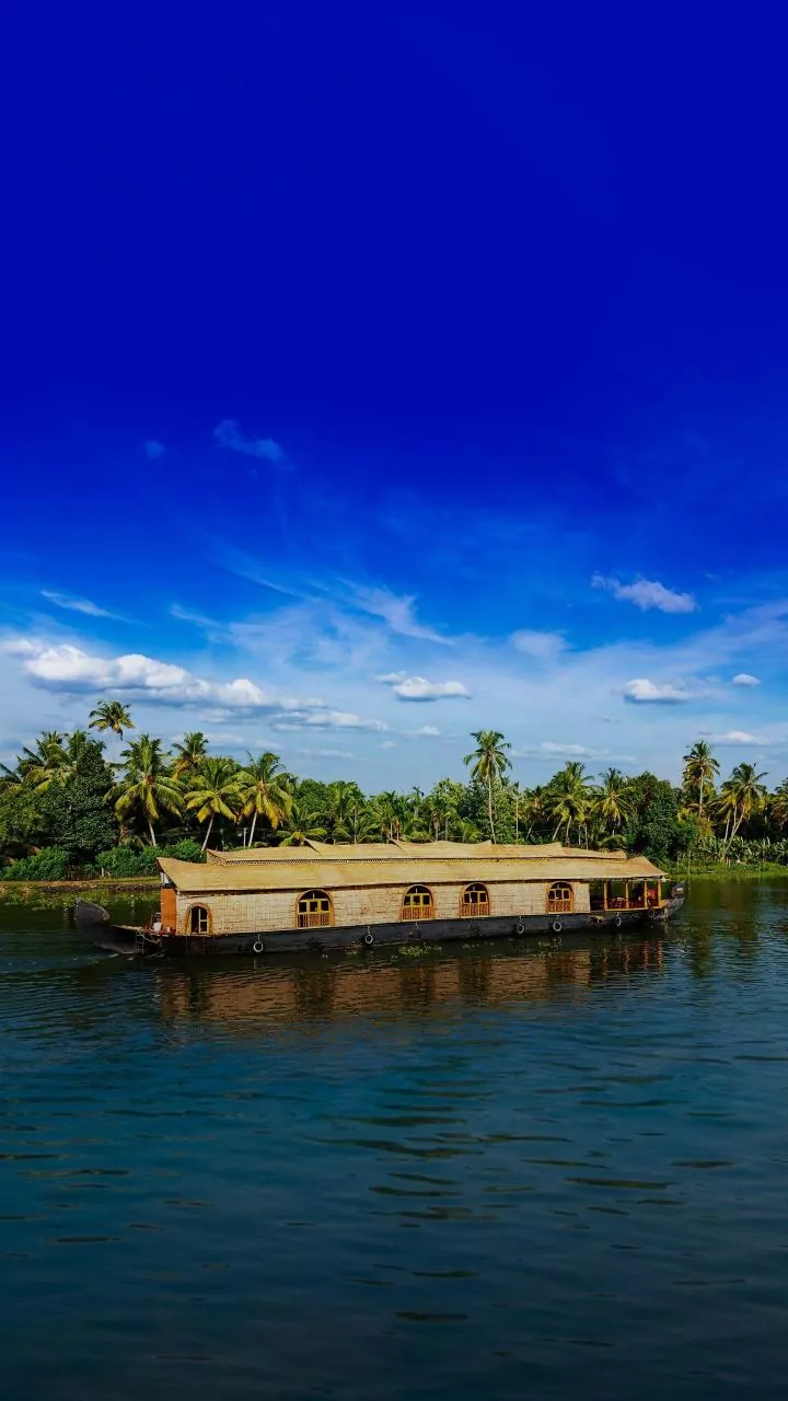 Kerala: Clashes Erupt Between Christmas Carol Groups In Alappuzha, Several Injured