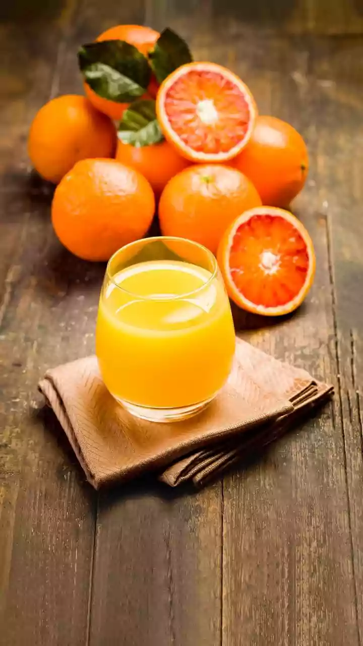 Why nutritionists warn against replacing whole fruits with cold-pressed juices due to fiber loss risks