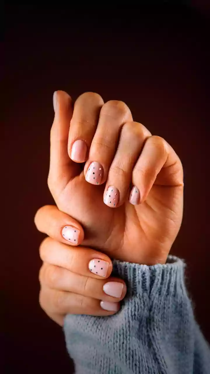 Unhas nudes nada sem graça: 6 ideias modernas para atualizar o clássico