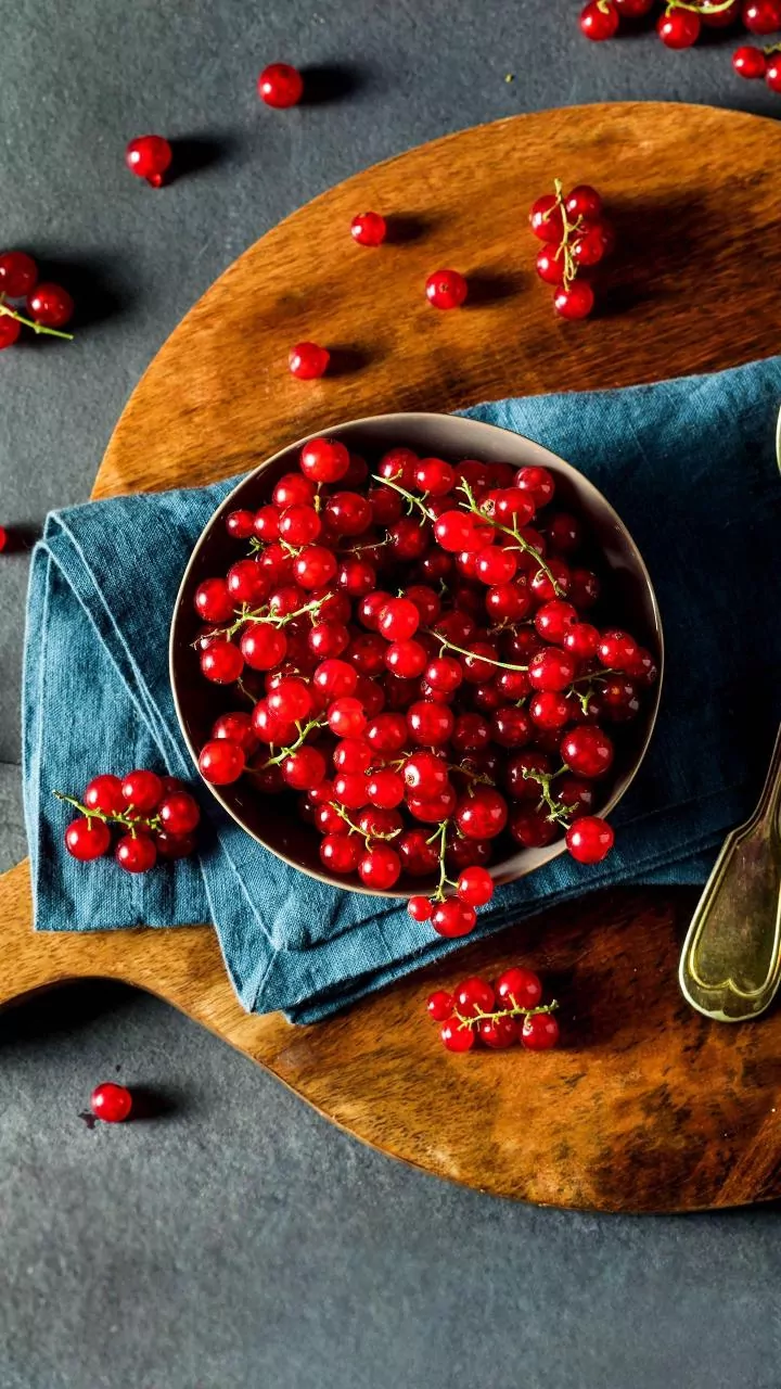 Why you must add red currants to your diet