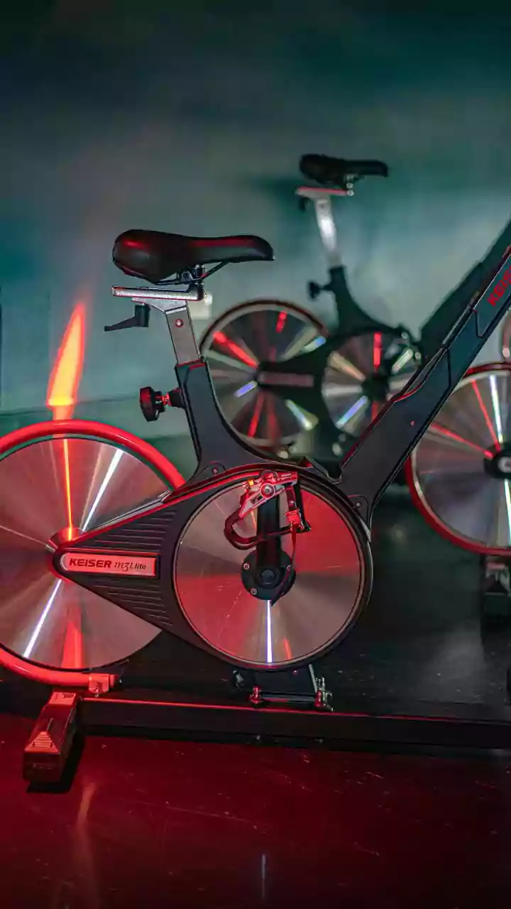 Sentir queimação nas coxas durante o spinning: é normal ou um sinal de alerta?