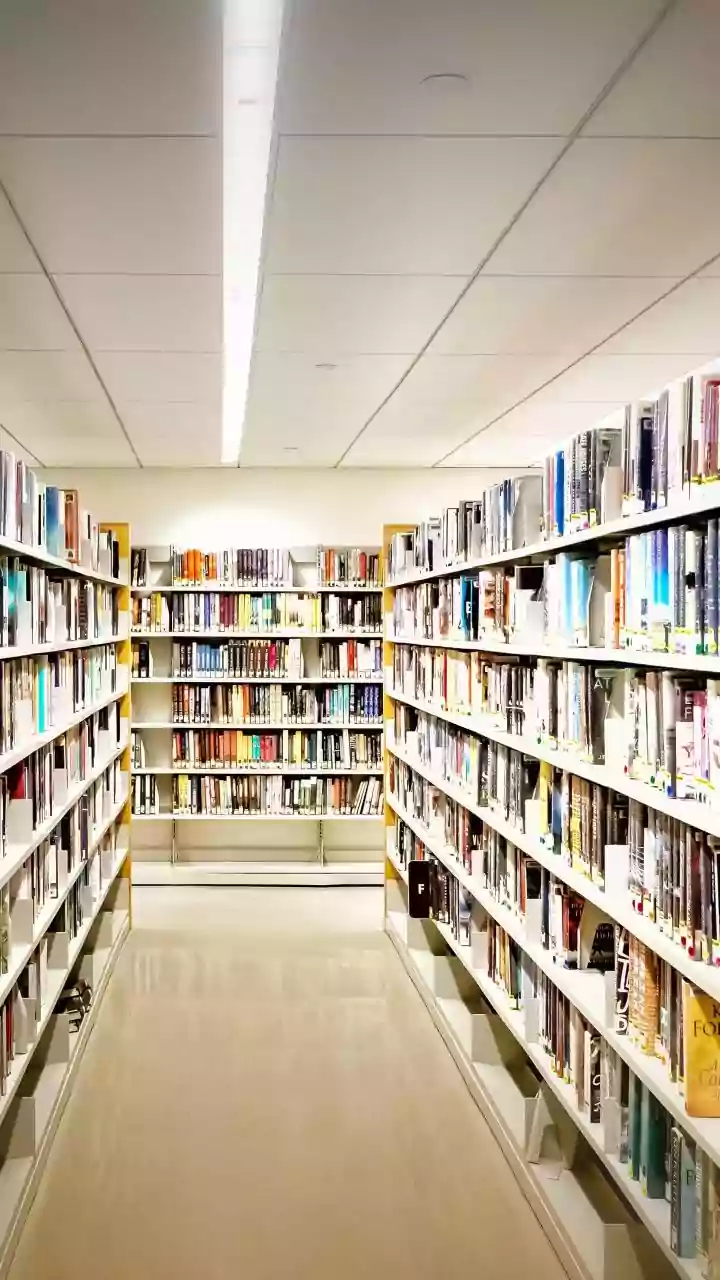 How Multi-Agent AI Frameworks Help Post-Graduates Manage Massive Academic Reference Libraries