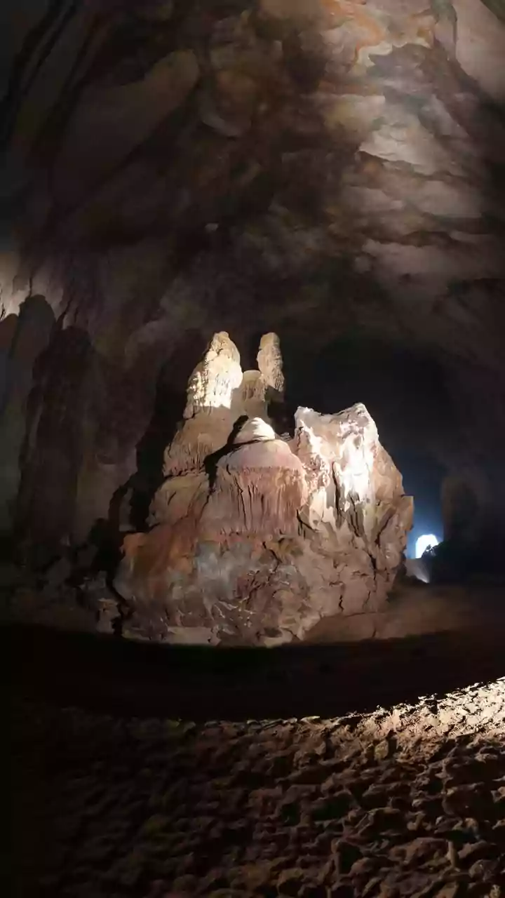 Arqueólogos descobrem caverna pré-histórica selada no tempo