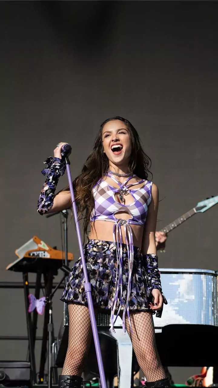 Olivia Rodrigo surpreende ao revelar perda auditiva:'É meio incomum'