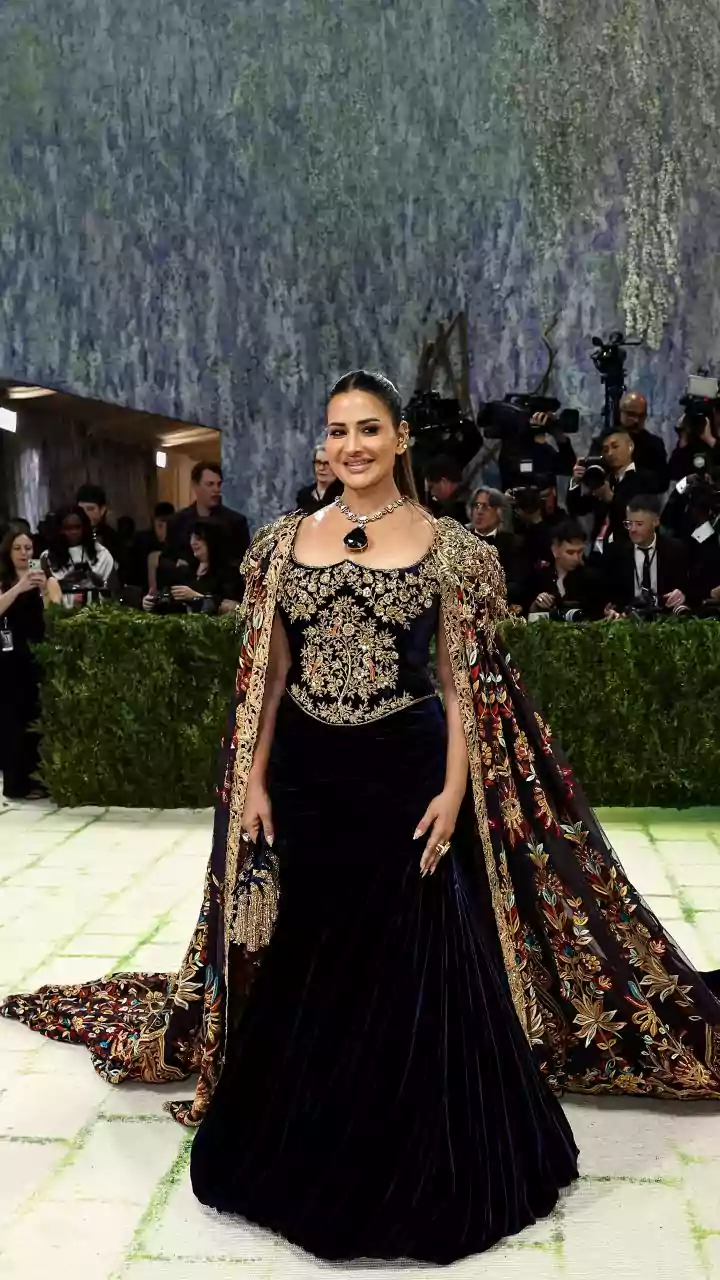 90 Artisans, 3459 Hours, One Icon, Sudha Reddy's 'Tree of Life' Stuns New York