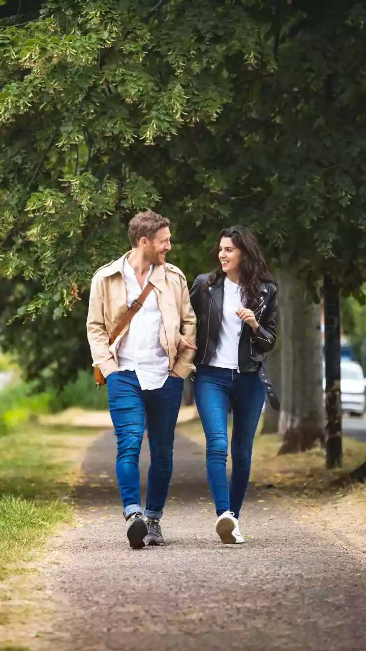 How Local Walking Clubs Make Maintaining Active Daily Schedules Easy Through Social Engagement