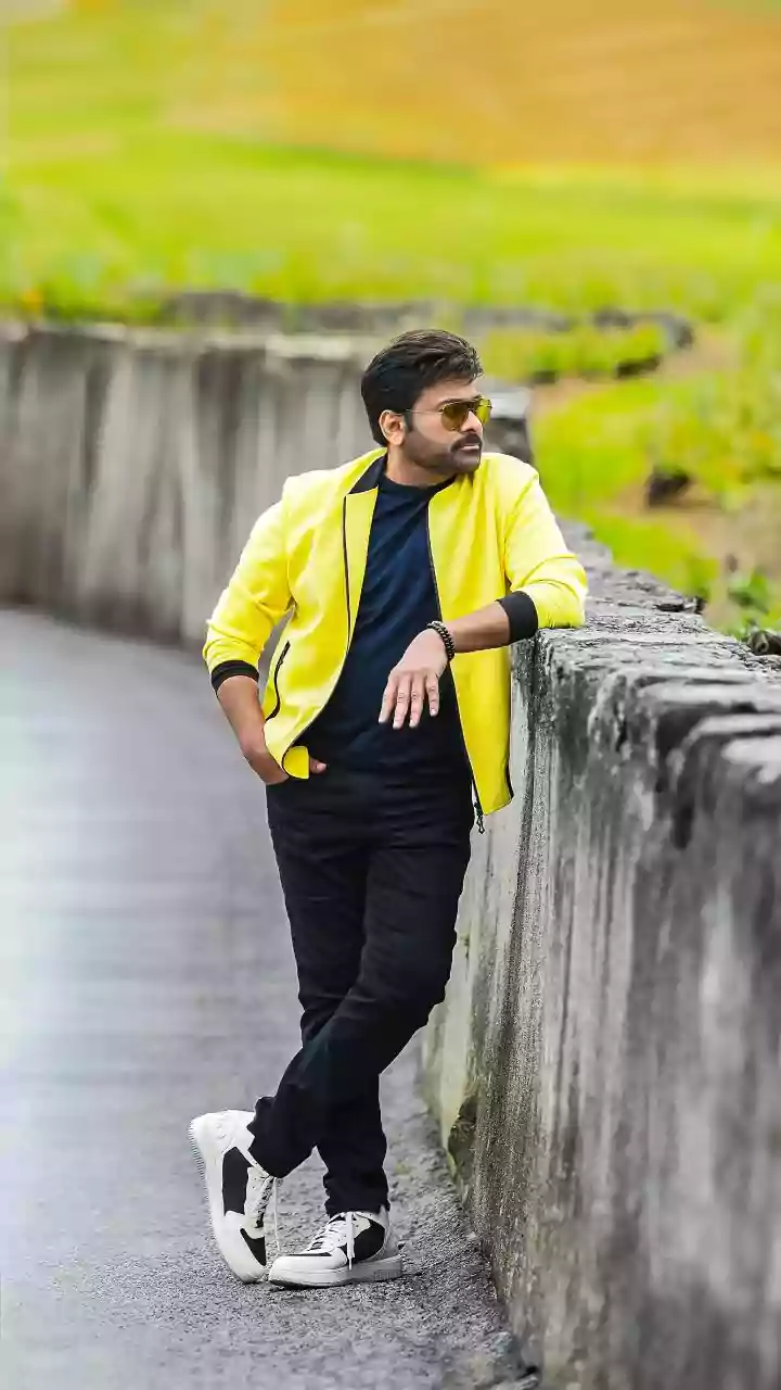 Chiranjeevi Pays Surprise Visit To Peddi Sets, Ram Charan’s Joke Leaves Everyone In Splits | Watch