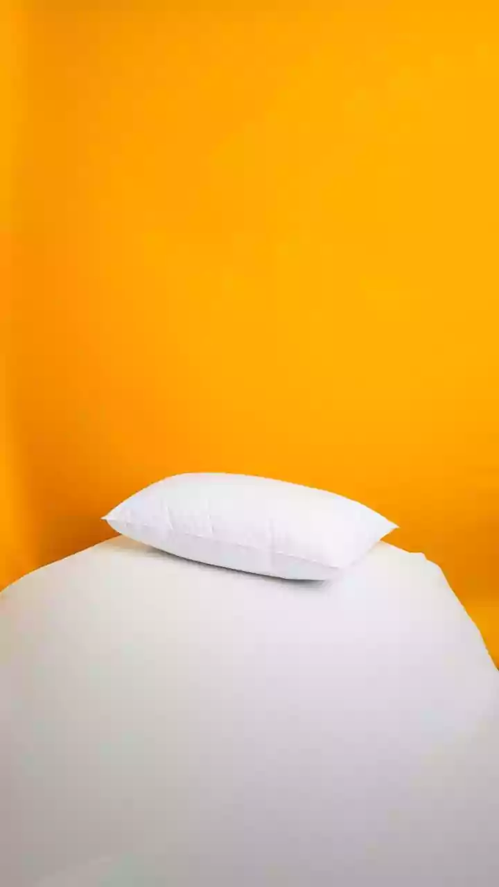 Como limpar travesseiros: guia completo para higienização e saúde do sono