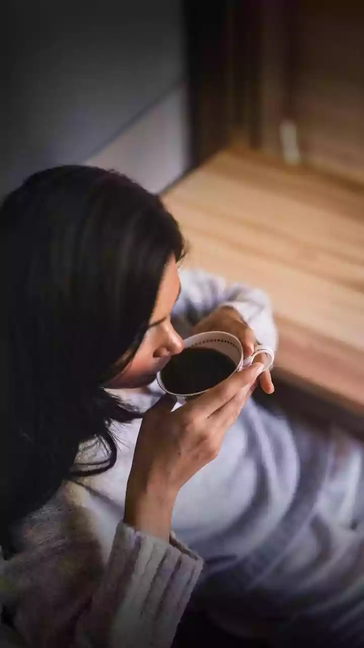 Tomar café antes de cochilar parece estranho, mas pode aumentar o alerta