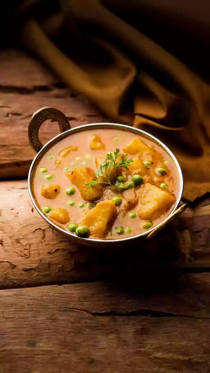 Mastering the Indian Vegetarian Feast: Shaam Savera, Aloo Wadi, and Smoked Aubergine Curry