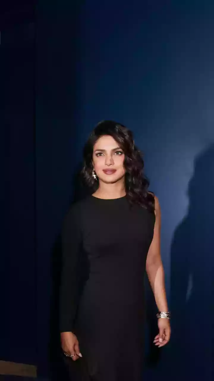 Priyanka's Golden Globes Glow: The Style Steal!