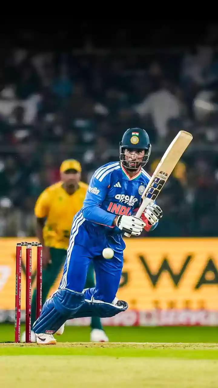 Watch : Tilak Varma gets angry on Arshdeep Singh in dressing room after T20 WC Warm up match