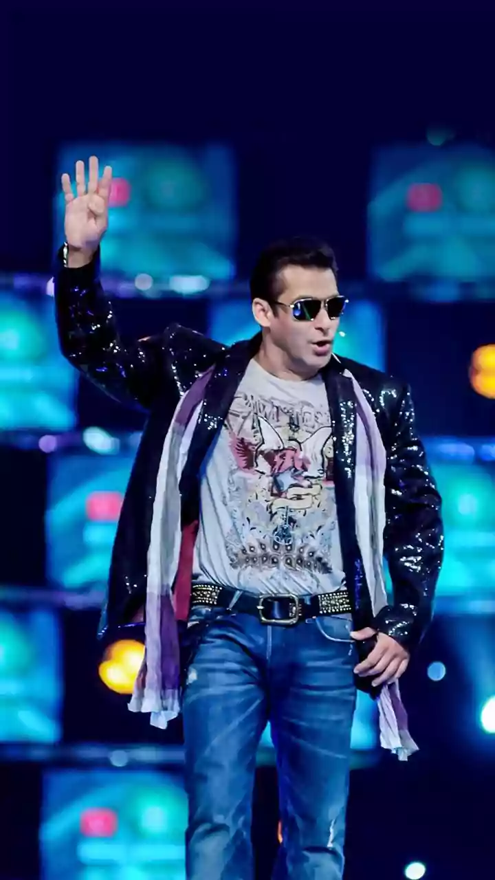 Salman Khan Shakes Hands With Female Fan At An Event, Video Goes Viral | Watch