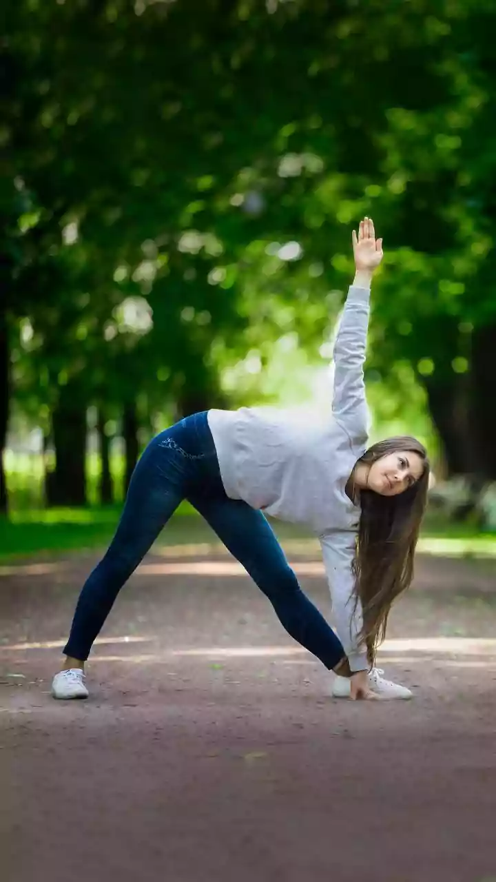 Counteract Phone Screen Slouching Easy Yoga Asanas To Correct Rounded Shoulders And Stiffness