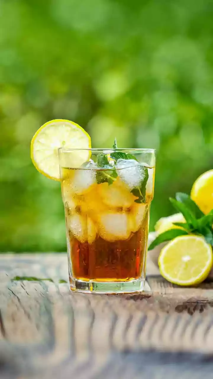 Cold Brew Botanical Teas: Elevating Afternoon Drinks With Fresh Lemongrass And Organic Tulsi
